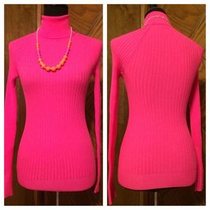 💖NWOT VS hot pink ribbed turtleneck💖