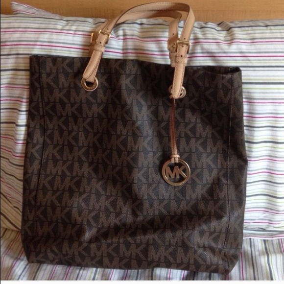 Michael kors jet set tote