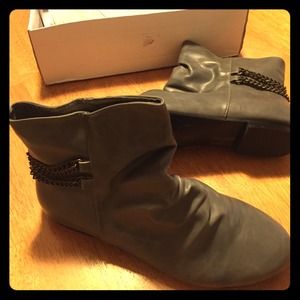 GREY BOOTIES w/max studio tank 🎉bundle🎉