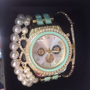 New with tags RUE 21 Mint watch with bracelets.