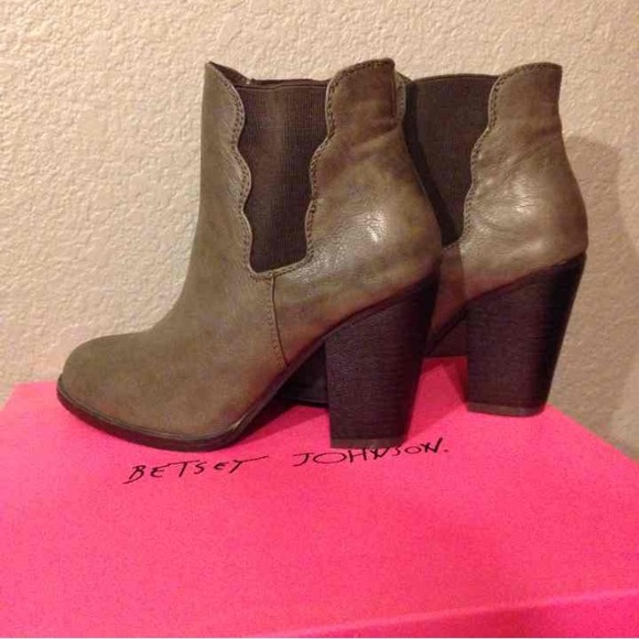 Betsy Johnson booties