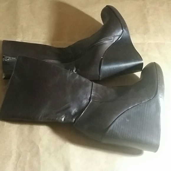 Boots - Picture 2 of 4