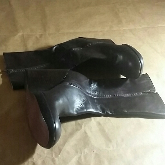 Boots - Picture 3 of 4