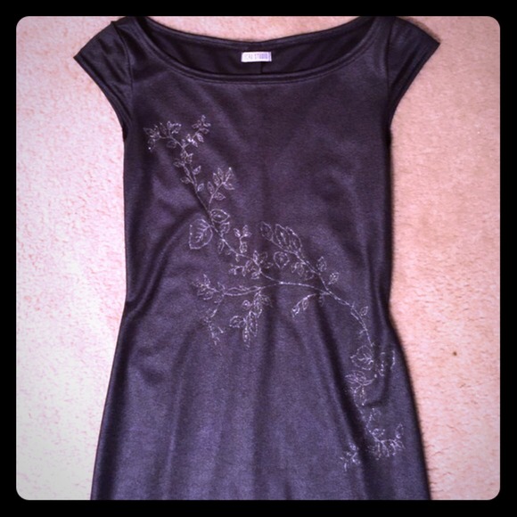 Beautiful elegant black dress used once for 2 hours for a cocktail dinner. - Picture 2 of 5