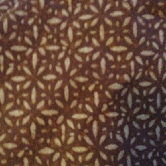 Women's Printed Capri Pants - Picture 2 of 2