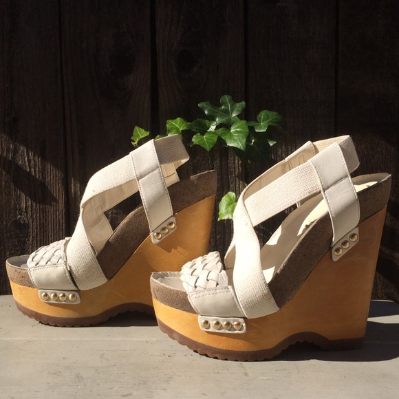 🆕 BCBGMAXAZRIA Walter Wedge Sandal