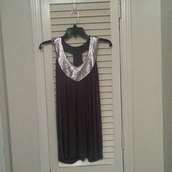 Gray top w/silver sequins