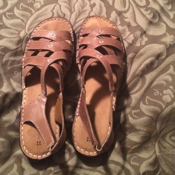 Naturalizer sandals