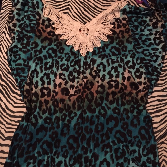 Blue cheetah top - Picture 2 of 2