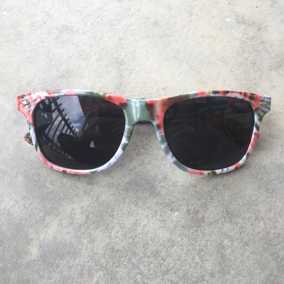 Tie-Dye Wayfayer Style Sun Glasses