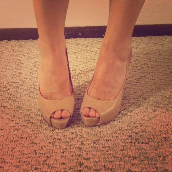 Guess peep toe heels