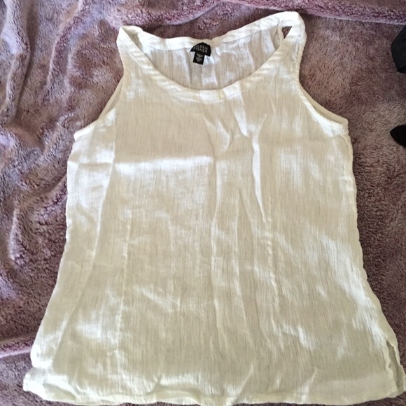 Beautiful sleeveless shirt size M