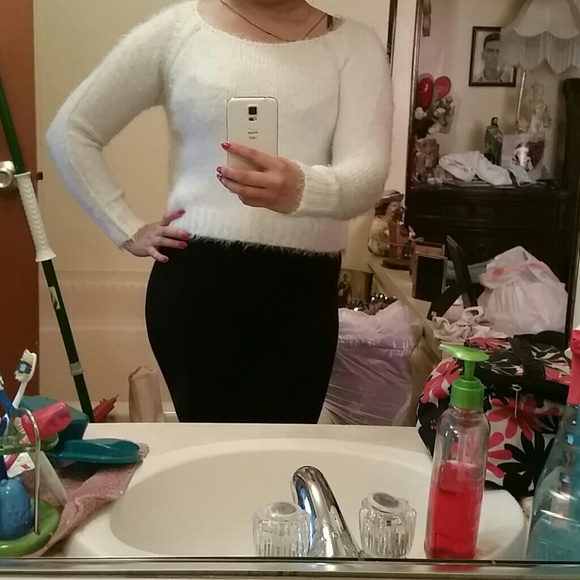 White sweater - Picture 1 of 2