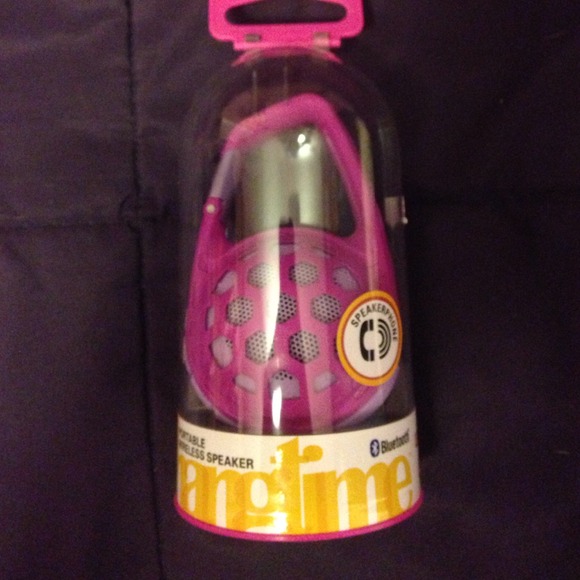 Bluetooth clip speaker