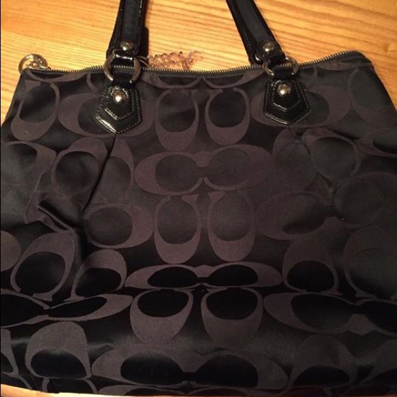 :::just sold::: authentic Coach Purse - Picture 1 of 4