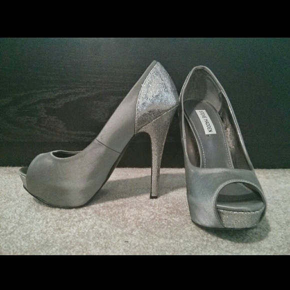 💢SOLD💢 Steve Madden Silver Peep toe platform