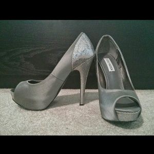 💢SOLD💢 Steve Madden Silver Peep toe platform