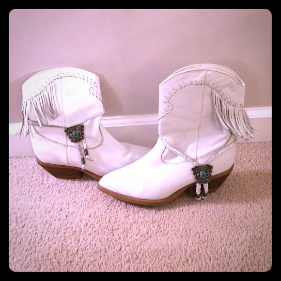 White cow girl boots