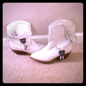 White cow girl boots
