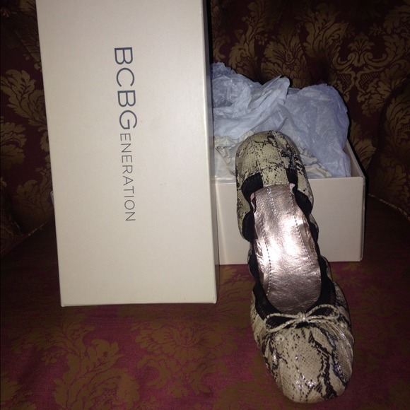 BCBG Flat