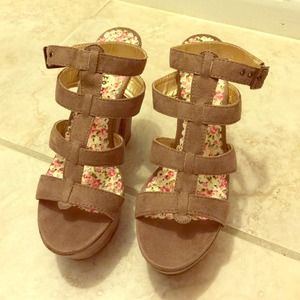 Forever 21 Taupe platform high heels