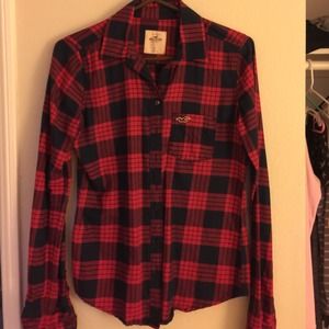 ❤️Hollister red flannel shirt sweater cute! ❤️