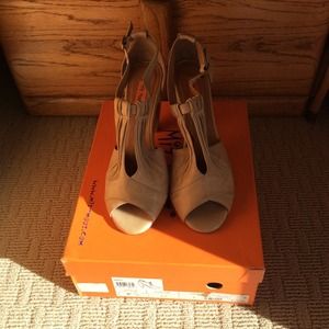 Miz Mooz peep toe heels