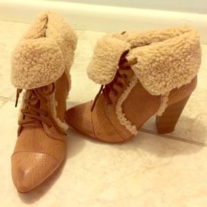 Camel fur trim ankle boots