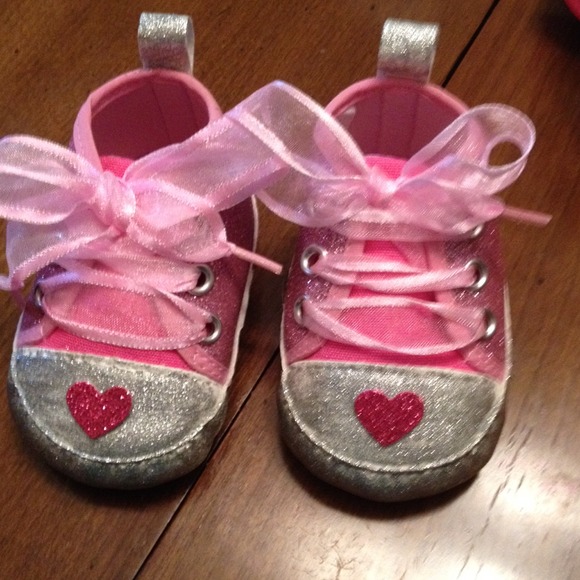 Infant/crib shoes