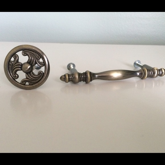 Cabinet handles and knobs