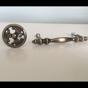 Cabinet handles and knobs