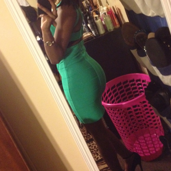 Bebe xxs green cut out in the back dress - Picture 2 of 3