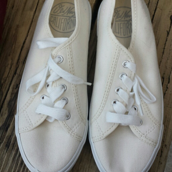 Plain white/beige canvas shoes