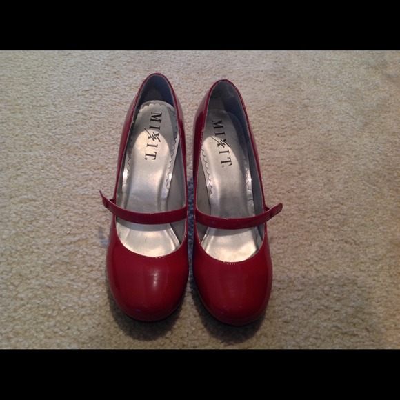 Red pumps