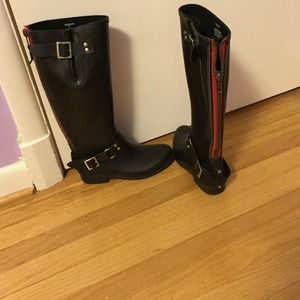 Black rainboots