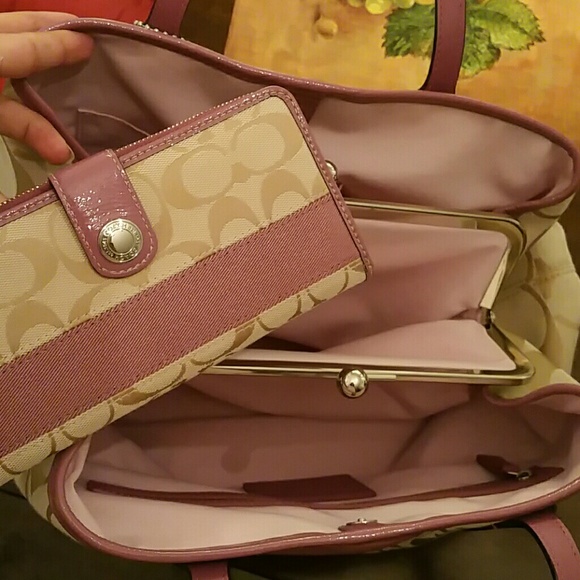 Original Coach pink purse w/matching wallet bundle - Picture 3 of 4