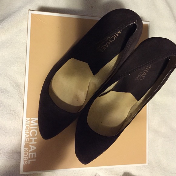 Michael Kors brown suede pumps