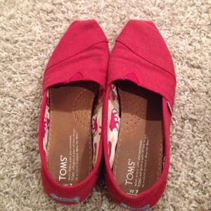 Red TOMS