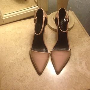 Nude/Soft Pink Pantent Leather Shoes