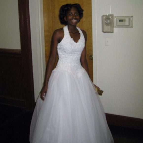 Oleg Cassini Size 2 Beaded Halter Wedding Dress - threedaughtersproperties.com Oleg Cassini Size 2 Beaded Halter Wedding Dress - threedaughtersproperties.com