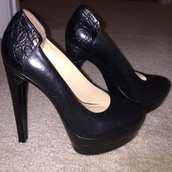 **SOLD ON EBAY**Rachel Zoe 5" Black Pumps heels