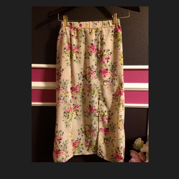 Feminine floral skirt