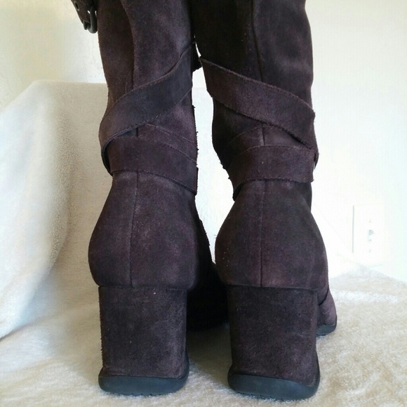 🚫Sold in bundle🚫Brown suede wedge boots - Picture 2 of 3