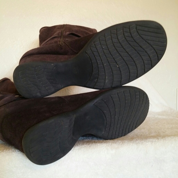 🚫Sold in bundle🚫Brown suede wedge boots - Picture 3 of 3