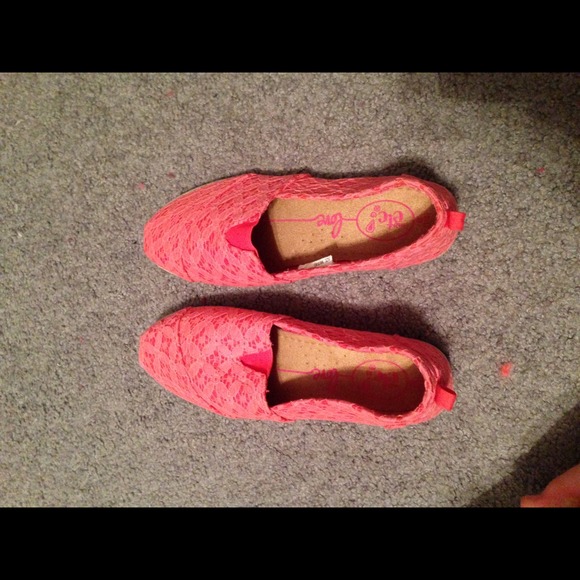 Laced flower print flats