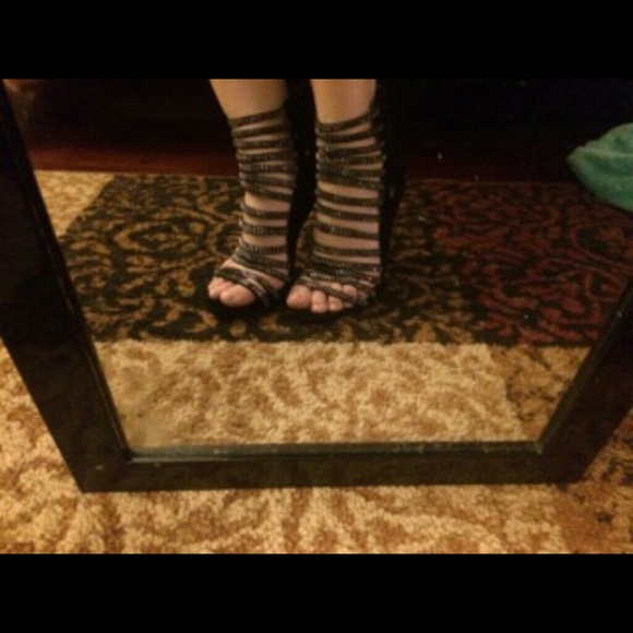 Sexy black rhinestone pump