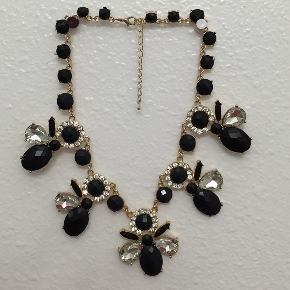 Cute rhinestone black and gold flower necklace - Picture 2 of 3