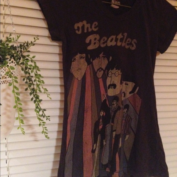 🎶Beatles graphic tee🎶