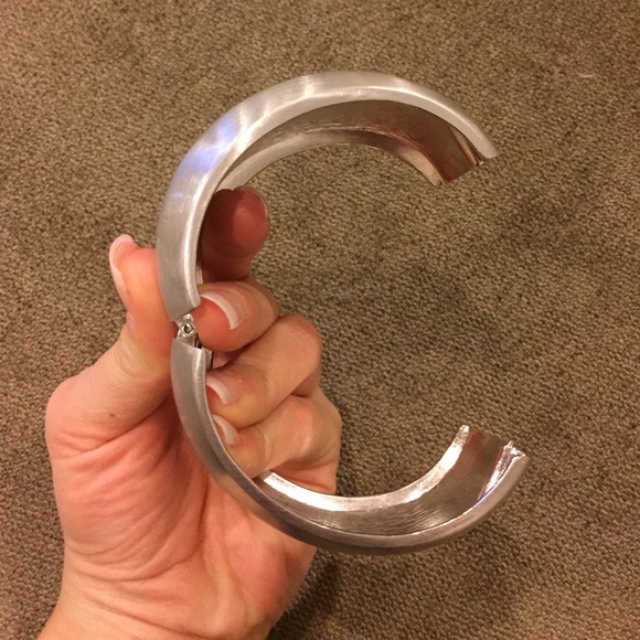 ❣️Silver Cuff bracelet! - Picture 3 of 4