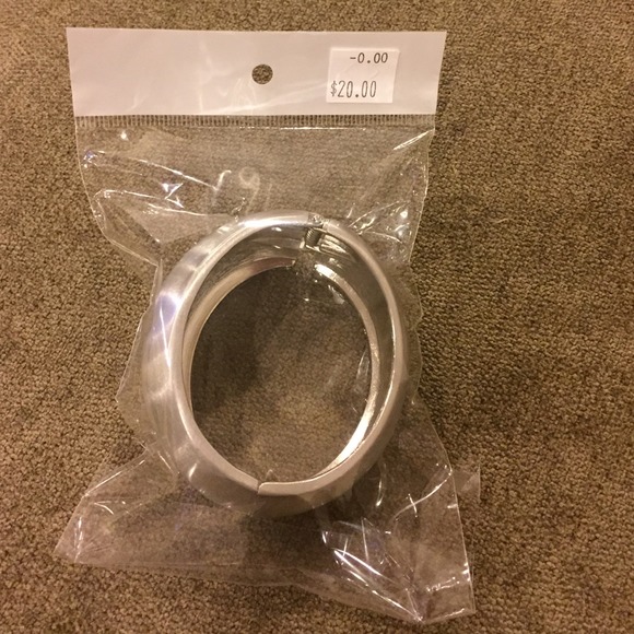 ❣️Silver Cuff bracelet! - Picture 4 of 4